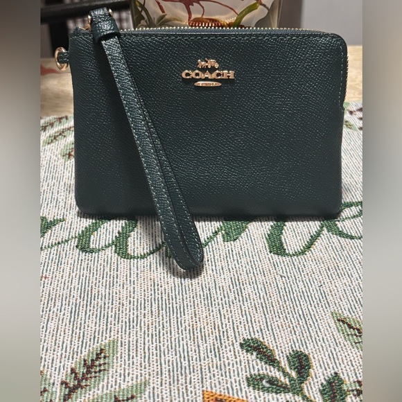 Coach Dark Green corner zip wristlet with 2 mini charms - Picture 1 of 4